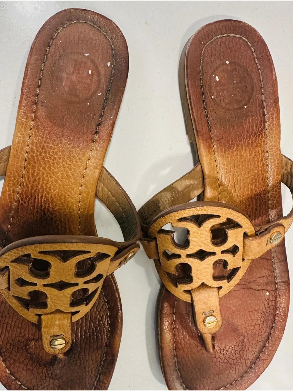 Tory Burch Miller Brown Leather Logo Medallion Thong Sandals Size 8.5